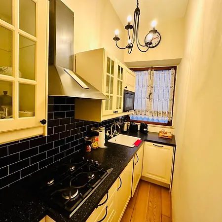 Benedetta House Trastevere 아파트 *